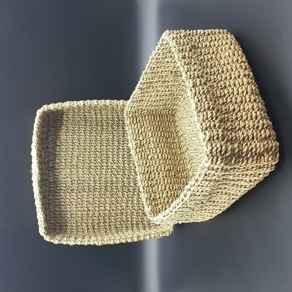 Vintage Hand Crafted 1 Square and 2 Rectangle Grass Baskets with Lids - Picture 4 of 16